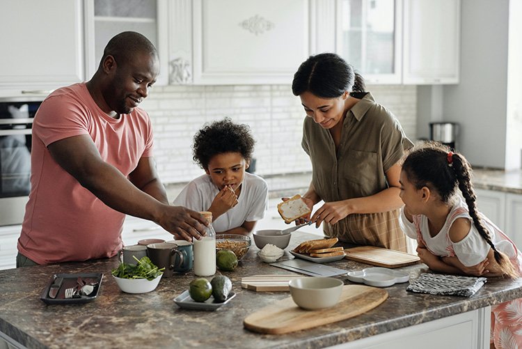 Familia-con-hijos-redimencionada